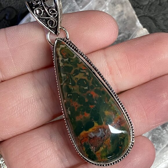 Antique Styled Heliotrope Bloodstone Pendant Stone Crystal Jewelry - Picture 5 of 10